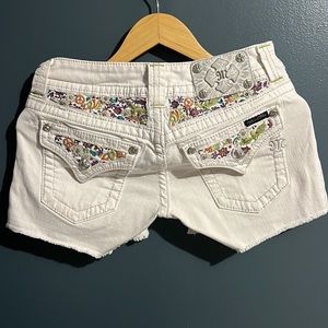 Miss Me Women 27White Jean Shorts Floral Stitch with Rhinestone Accent JK5784H